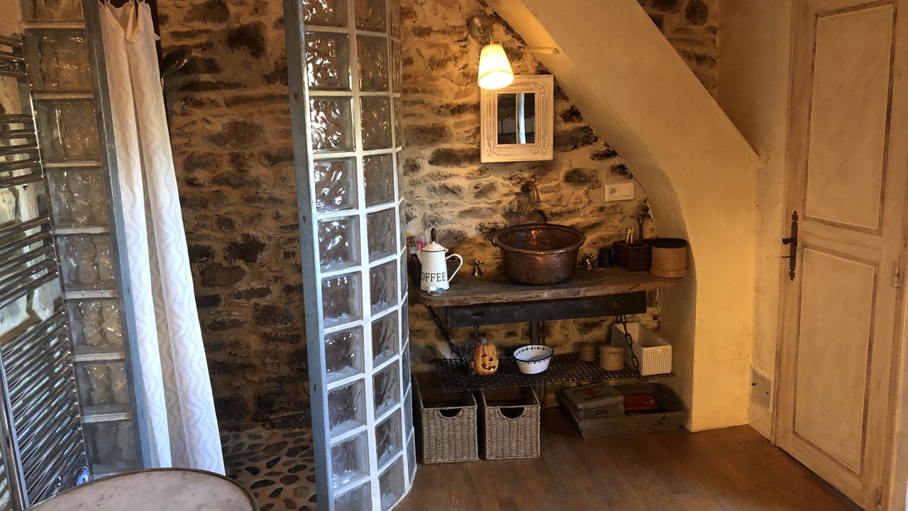Photo of Bathroom in Connac