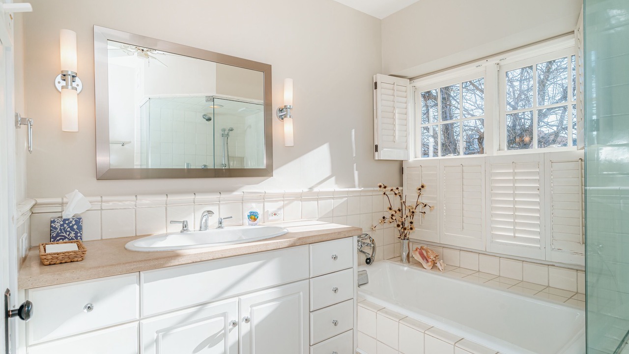 Photo of Bathroom in Rogers Park