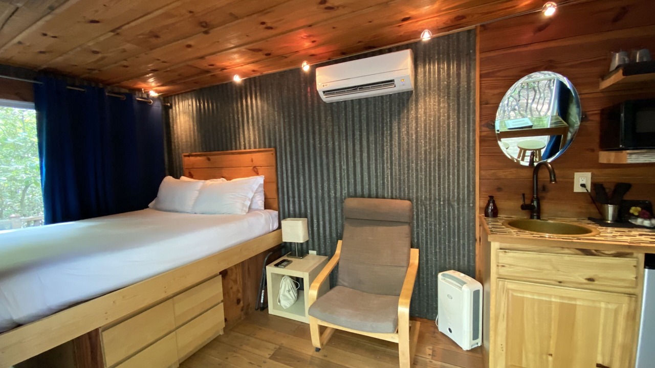 Photo of Bedroom in Dahlonega