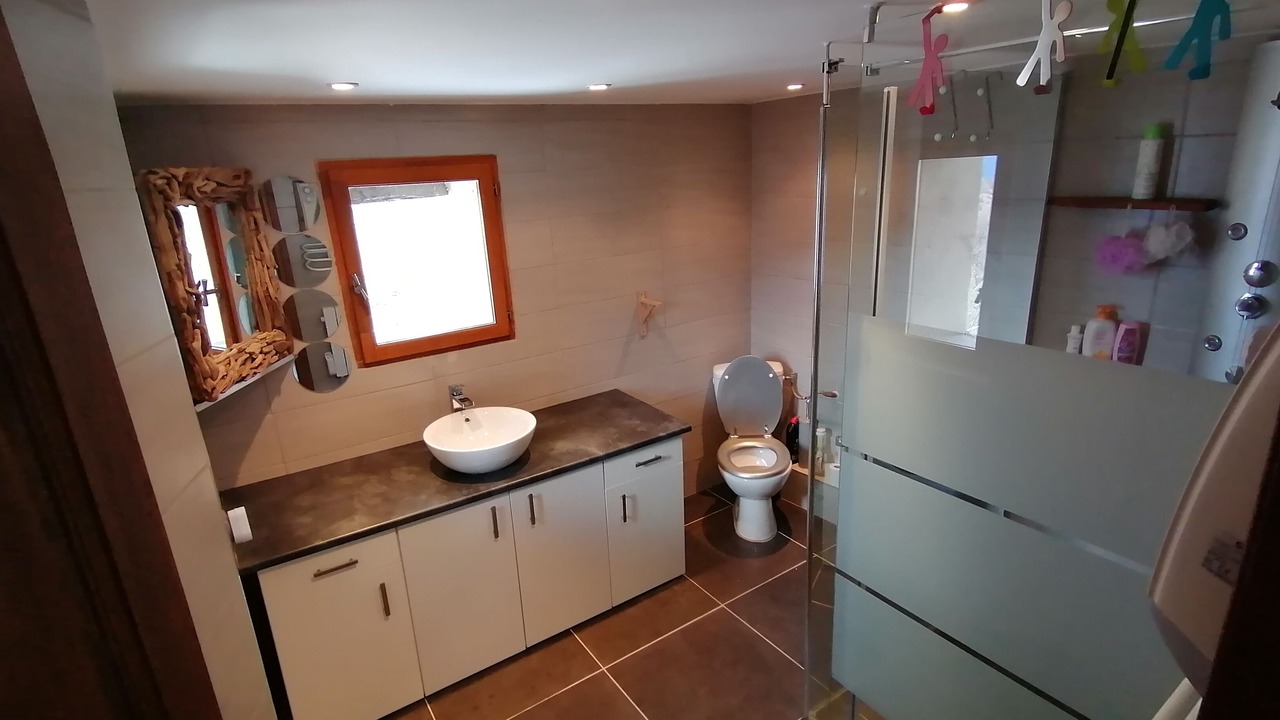 Photo of Bathroom in Great Alpine Road