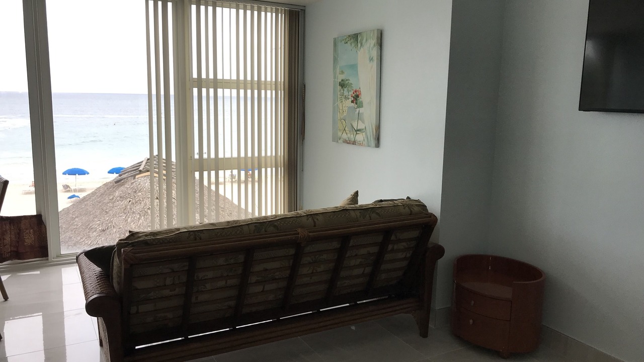 Photo of Livingroom in Galt Mile