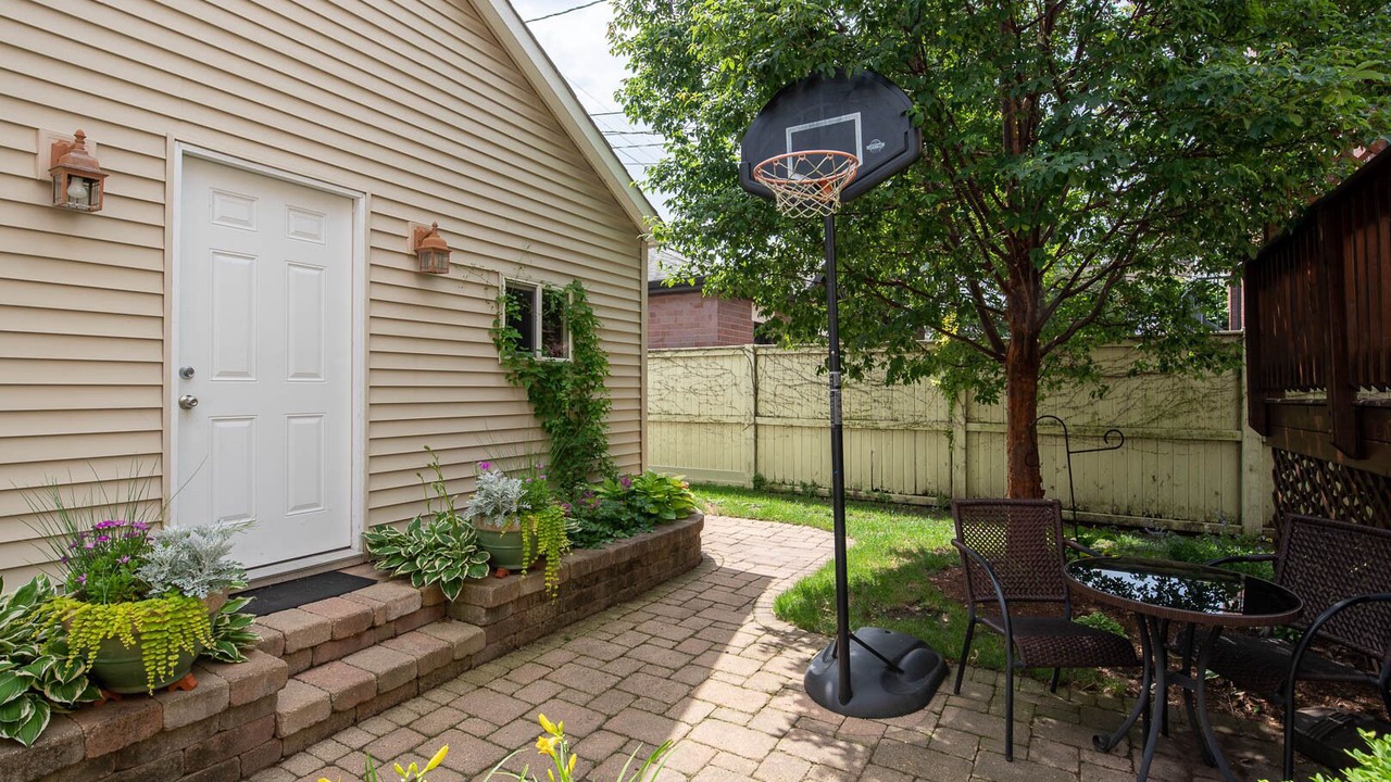 Photo of Outdoor in Roscoe Village