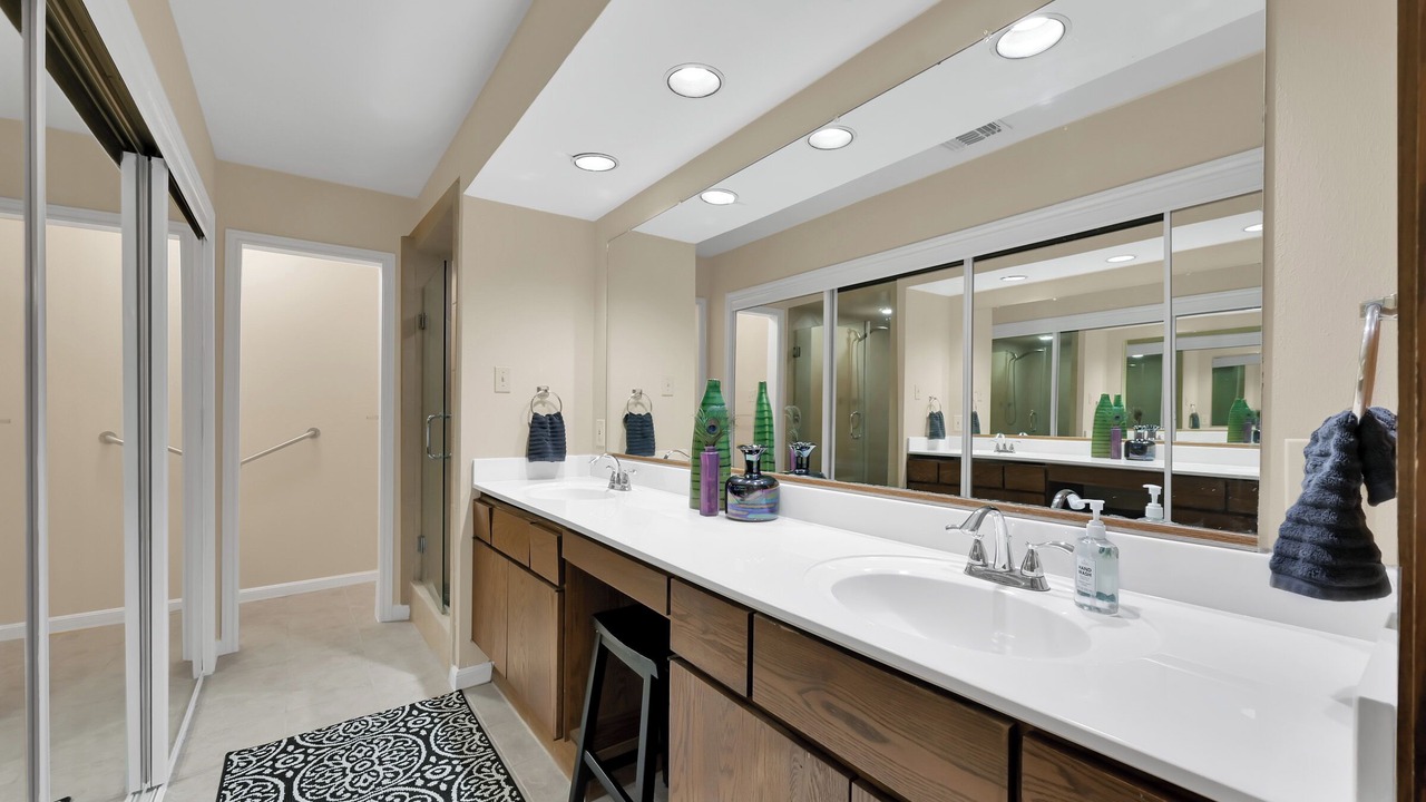 Photo of Bathroom in Grogan's Mill