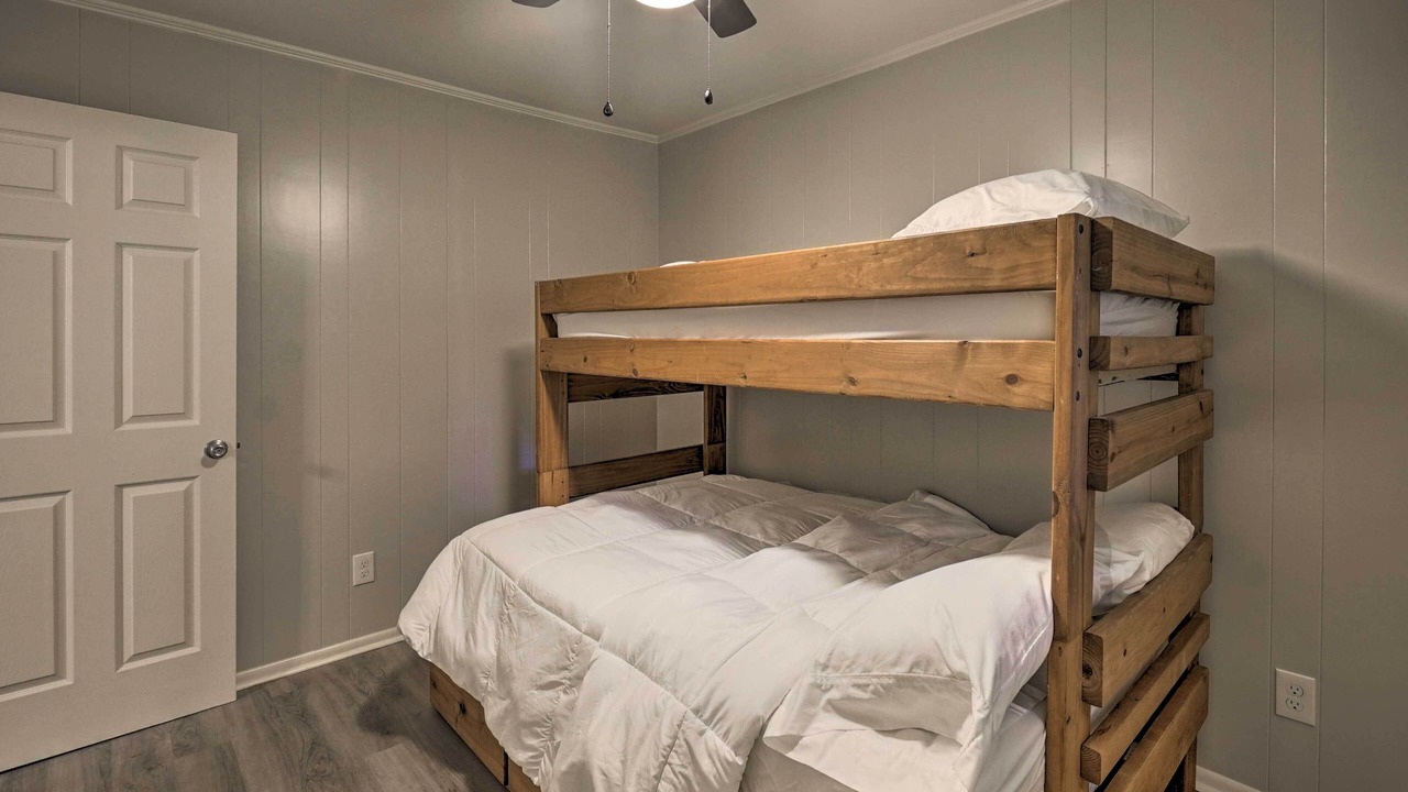 Photo of Bedroom in Avinger
