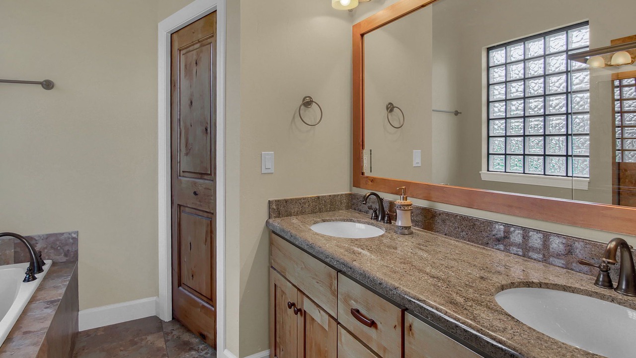 Photo of Bathroom in Eden