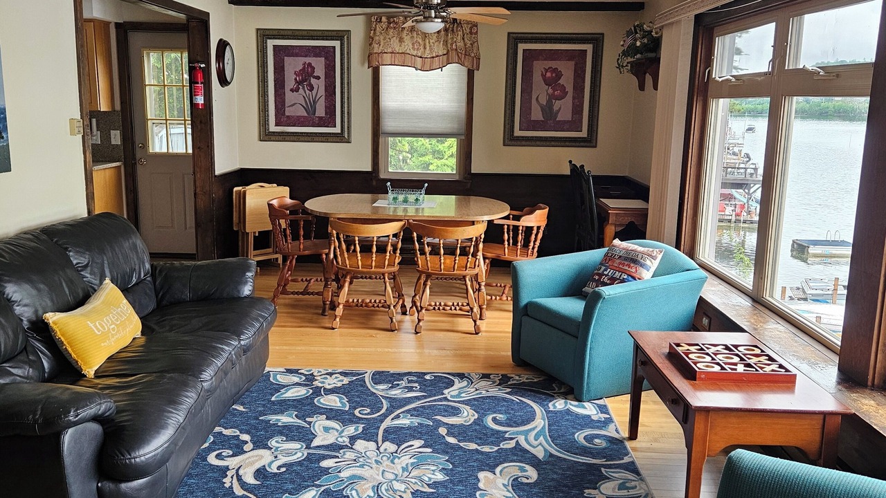 Photo of Livingroom in Alton