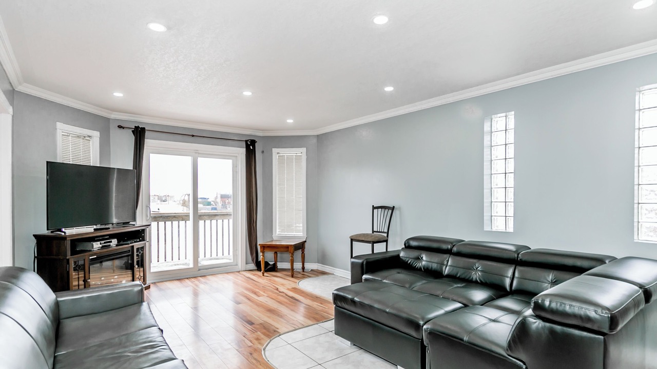 Photo of Livingroom in Wasaga Beach