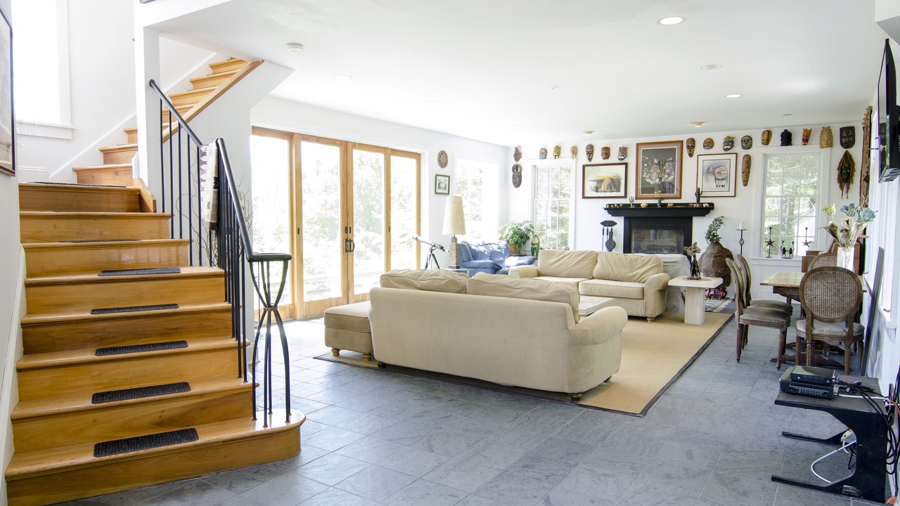 Photo of Livingroom in Town of Dover