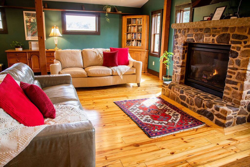 Photo of Livingroom in Rockbridge Baths
