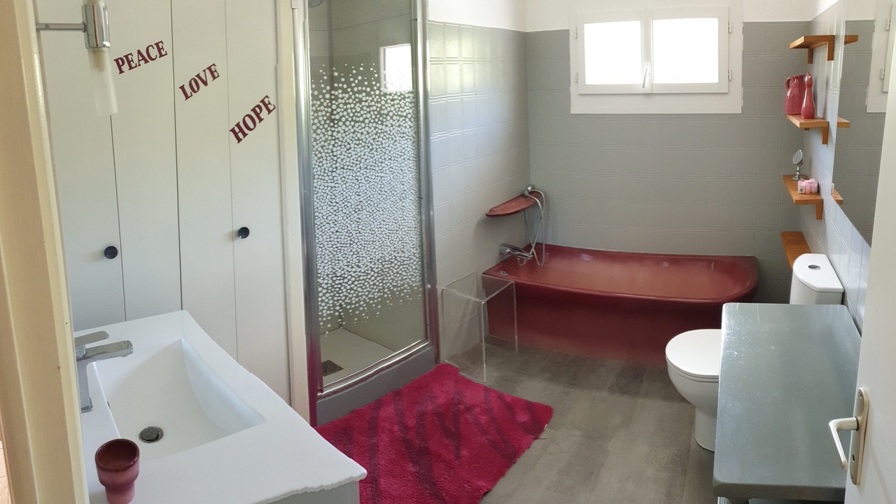 Photo of Bathroom in Gabian