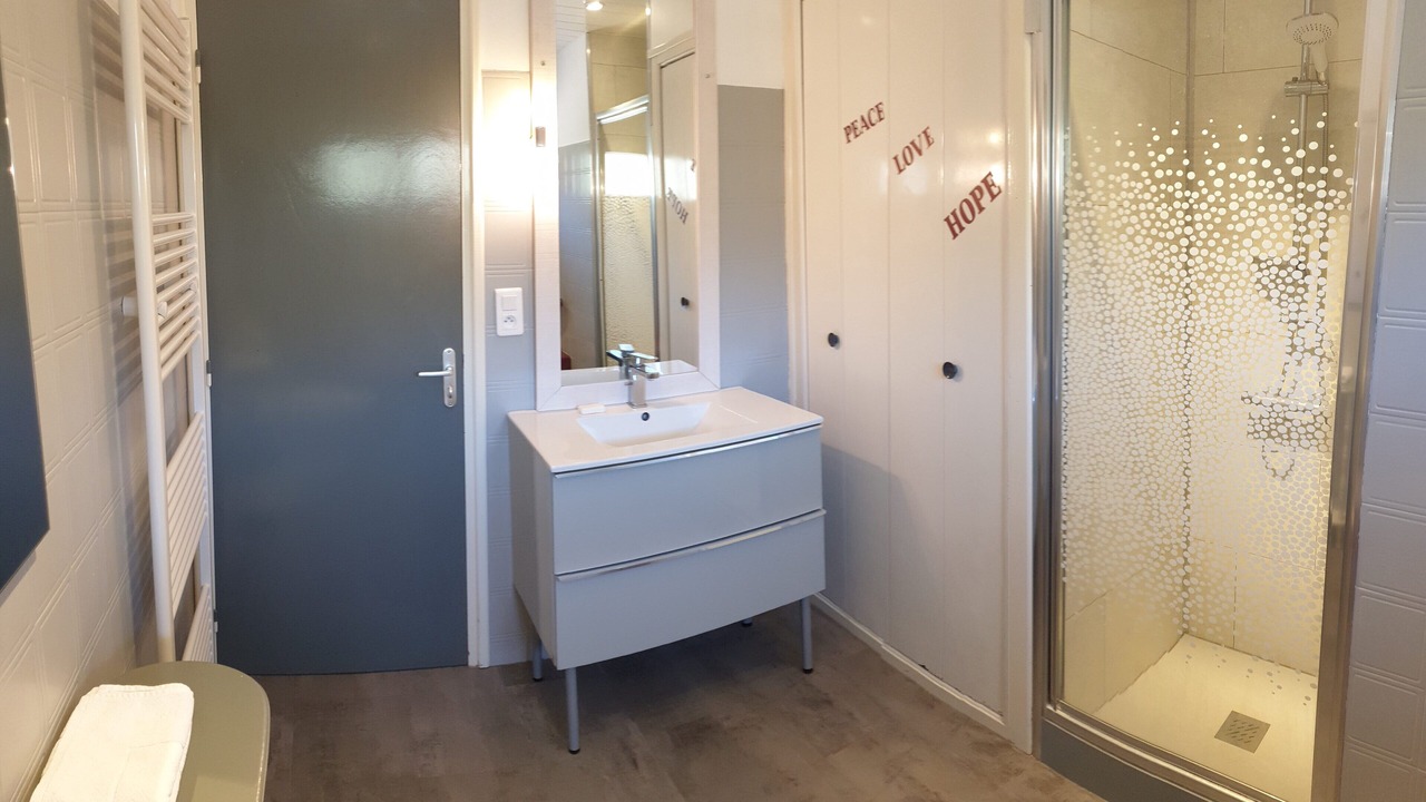 Photo of Bathroom in Gabian