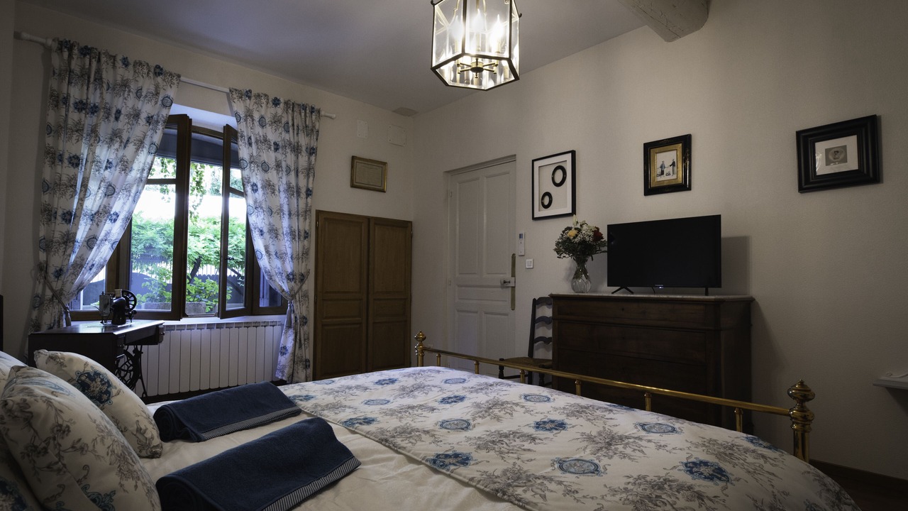 Photo of Bedroom in Pernes-les-Fontaines