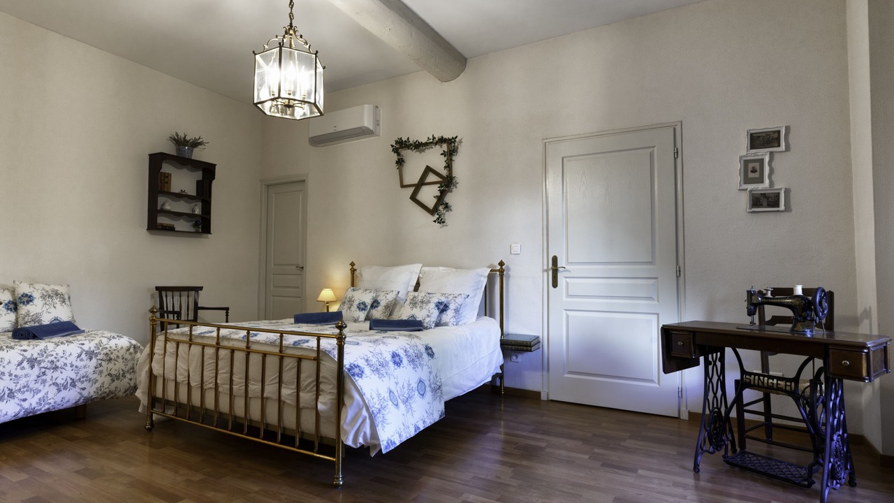Photo of Bedroom in Pernes-les-Fontaines