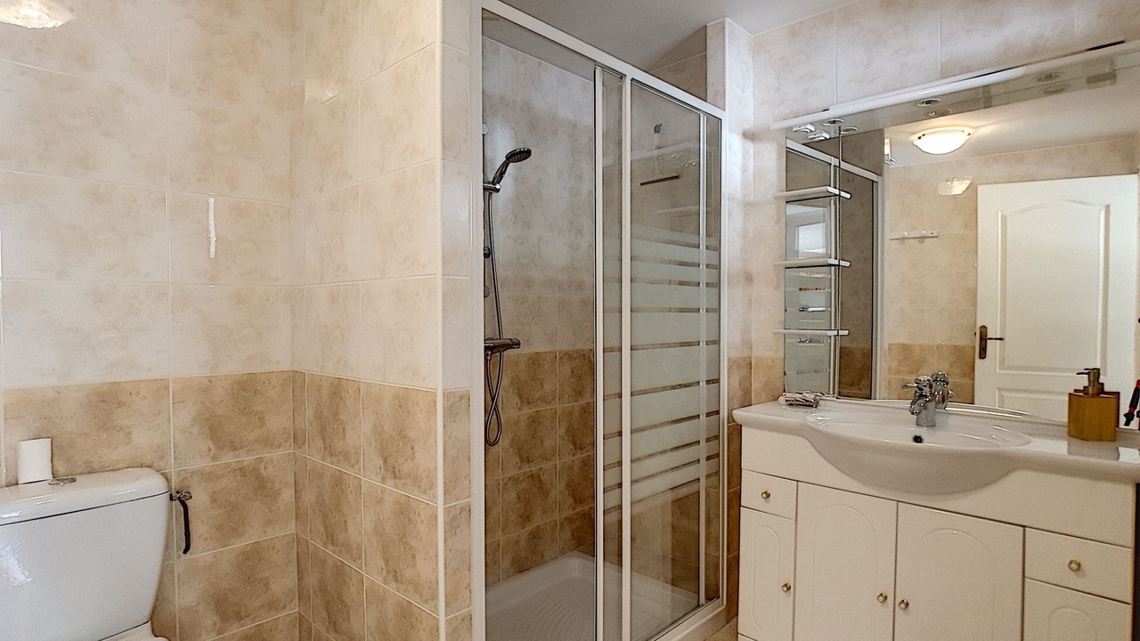 Photo of Bathroom in Saint-Aquilin-de-Pacy