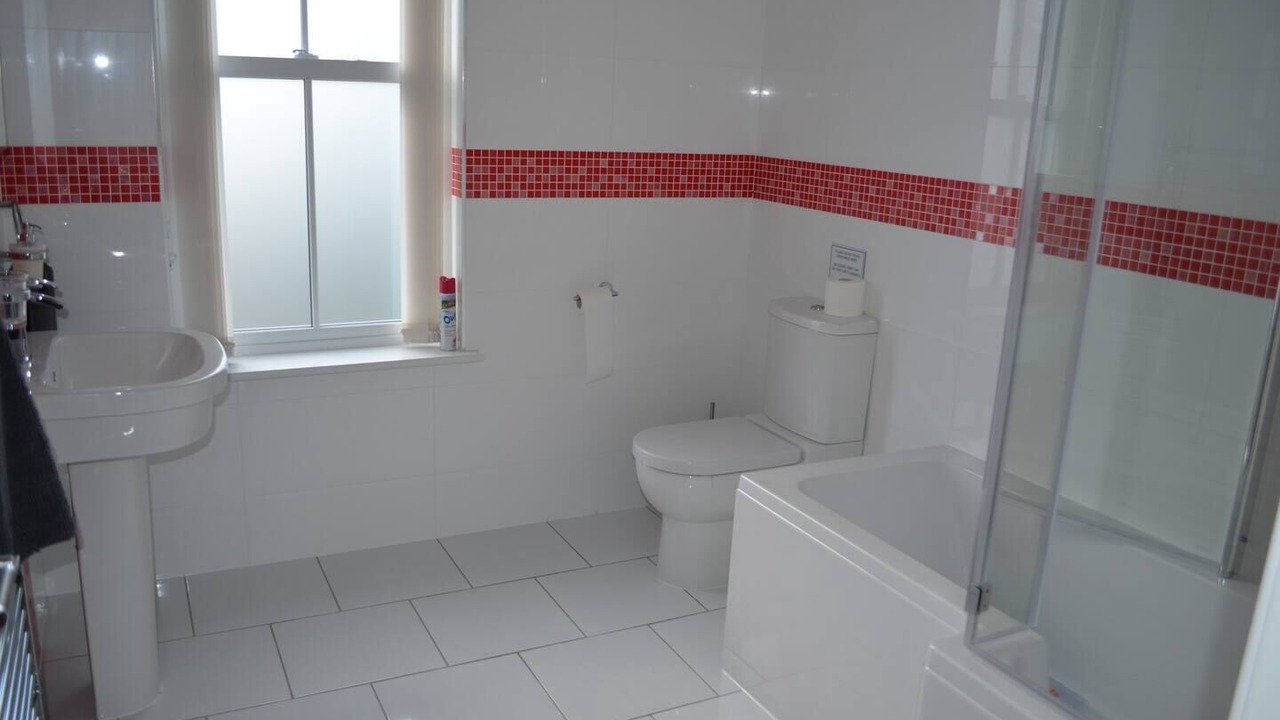 Photo of Bathroom in Llanbedrgoch