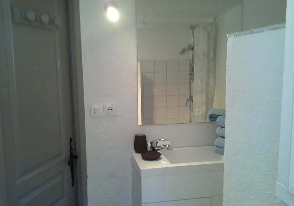 Photo of Bathroom in Lagnes