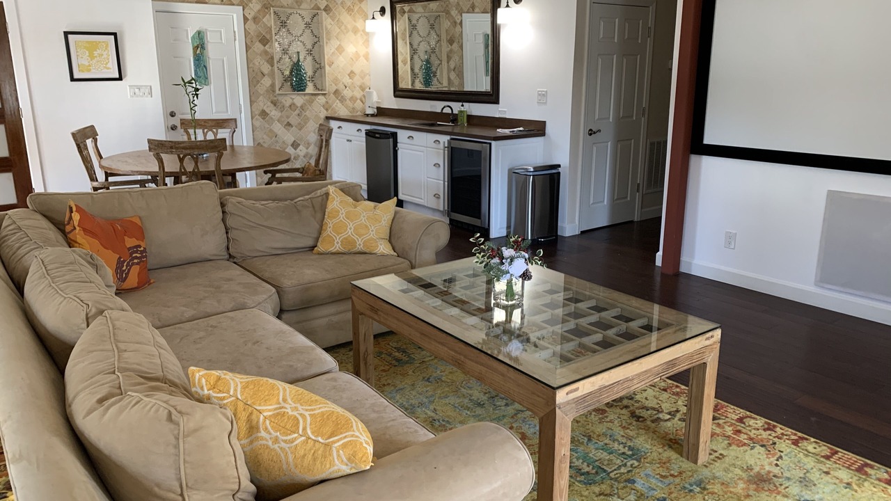 Photo of Livingroom in Neptune Beach