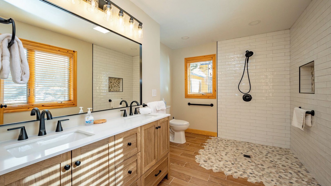 Photo of Bathroom in Thayerville