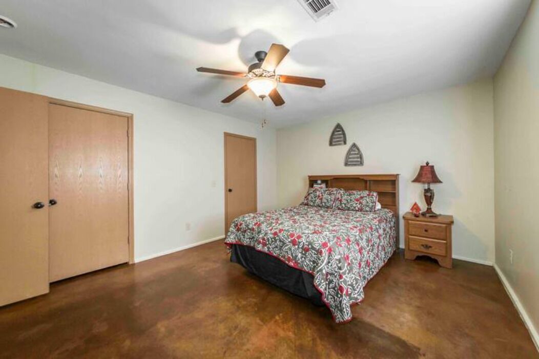 Photo of Bedroom in Russellville