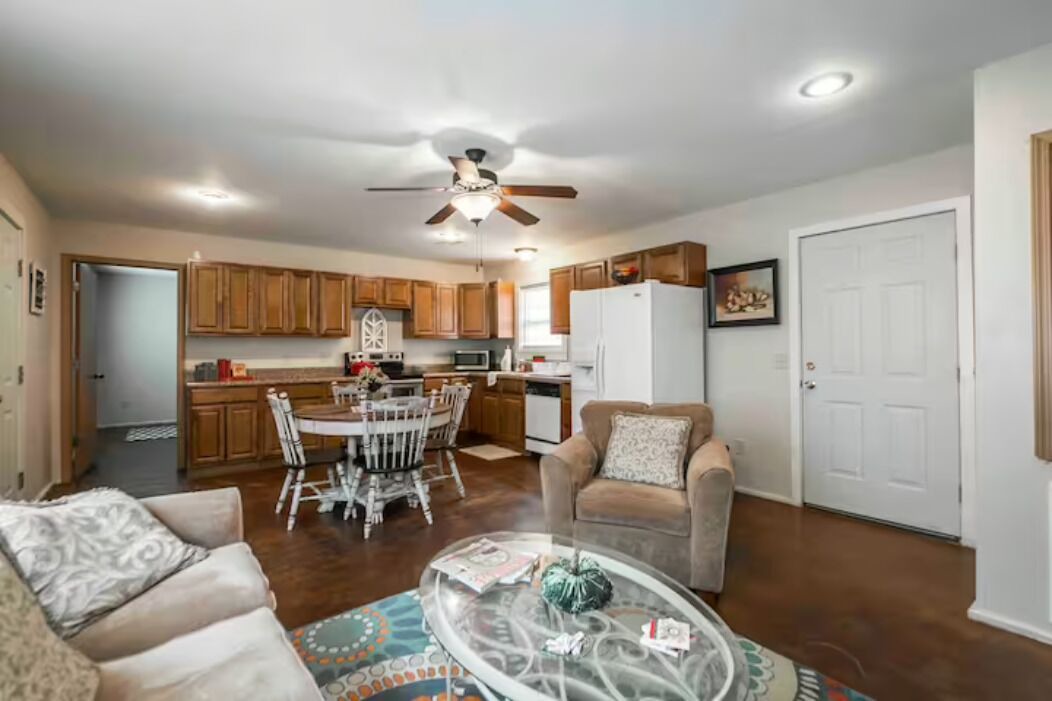 Photo of Livingroom in Russellville
