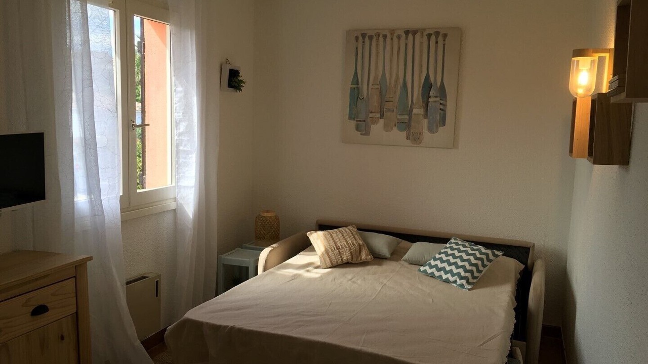 Photo of Bedroom in Saint-Aygulf