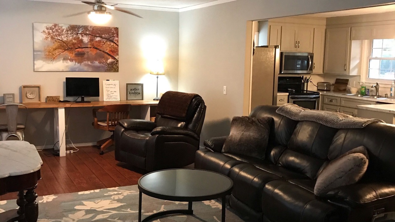 Photo of Livingroom in Oak Grove