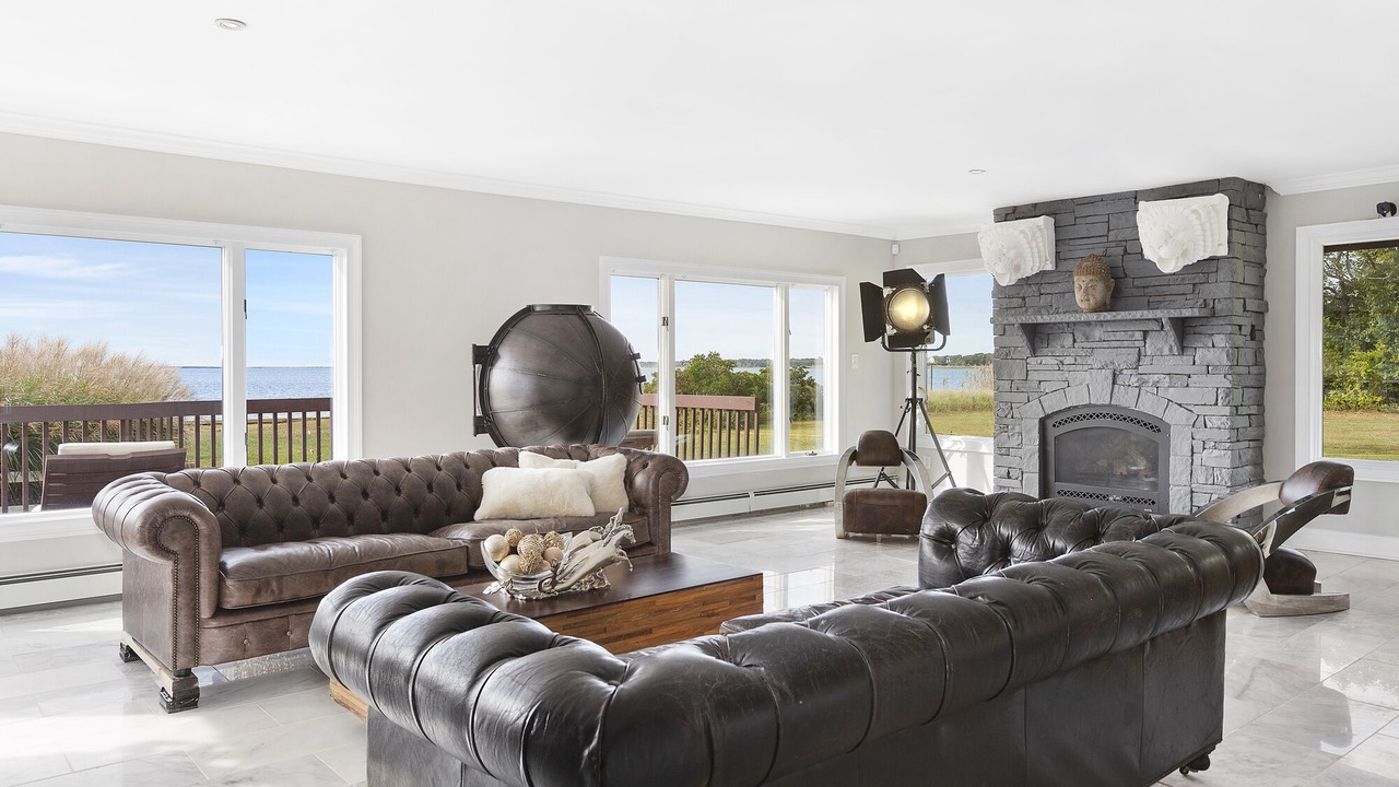 Photo of Livingroom in Center Moriches