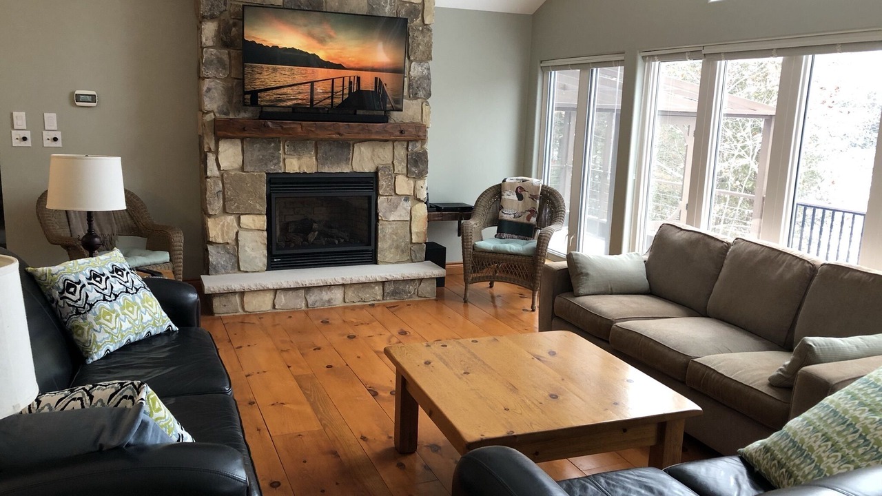Photo of Livingroom in Algonquin Highlands