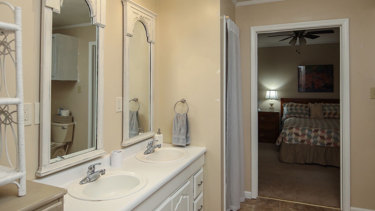 Photo of Bathroom in Toccoa