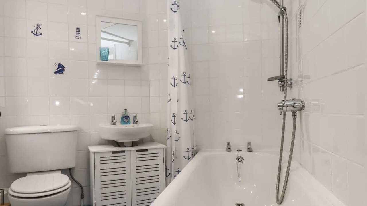 Photo of Bathroom in Stokeinteignhead