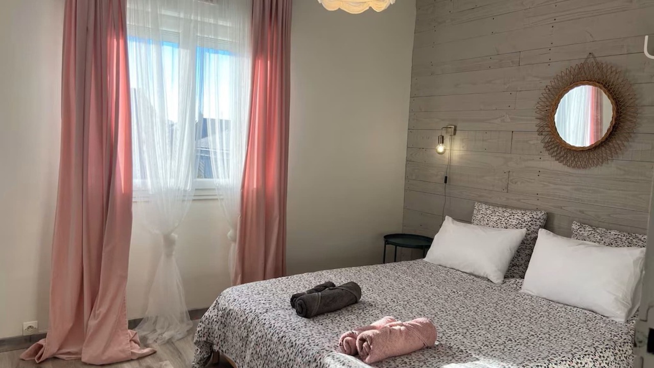 Photo of Bedroom in Saint-Jean-des-Mauvrets
