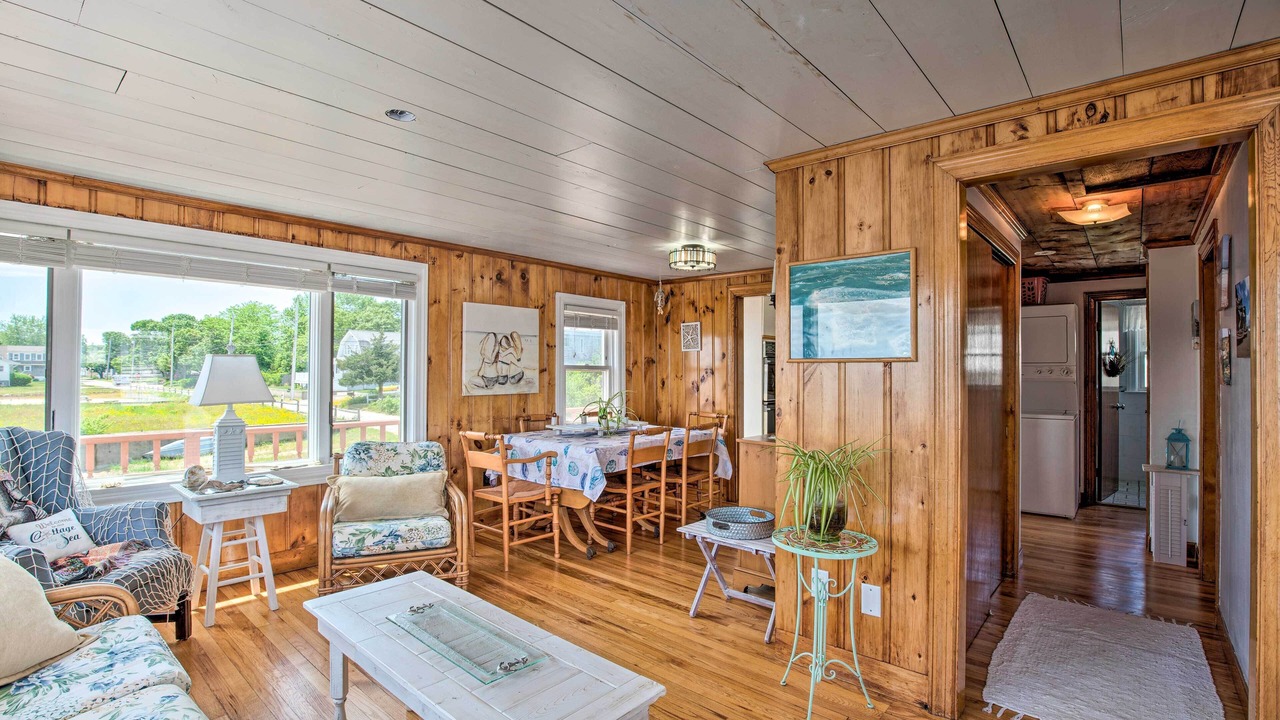 Photo of Livingroom in Wareham Center