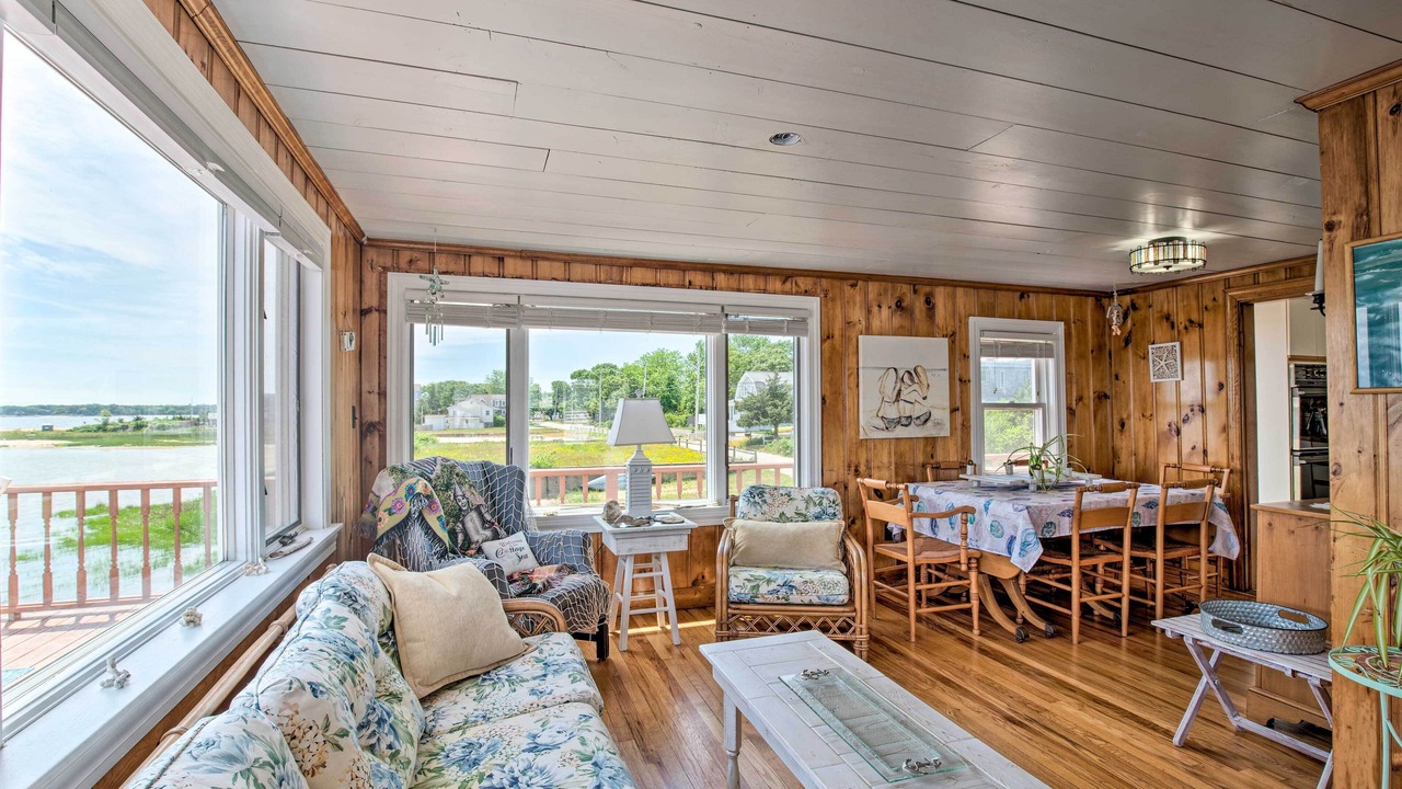 Photo of Livingroom in Wareham Center