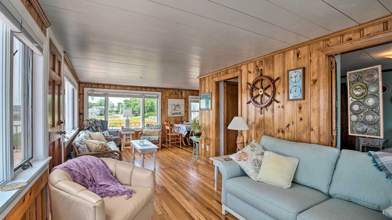Photo of Livingroom in Wareham Center