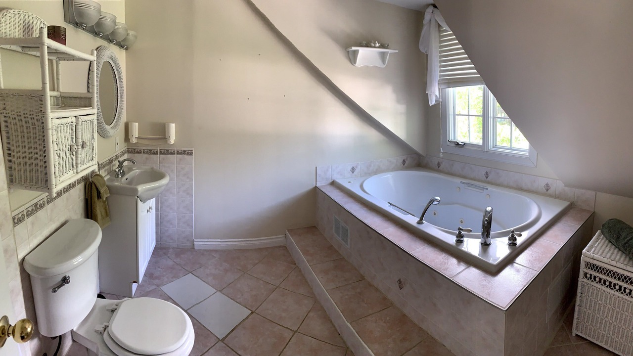 Photo of Bathroom in Oro-Medonte