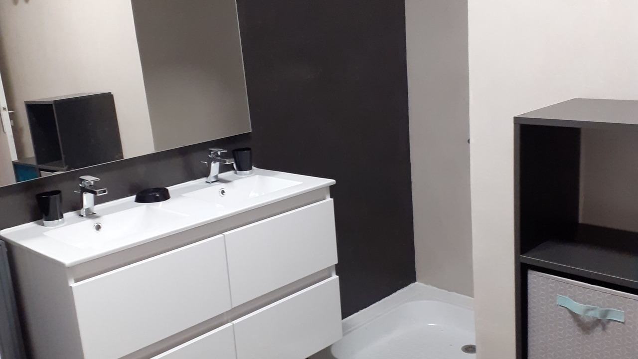 Photo of Bathroom in Annezay