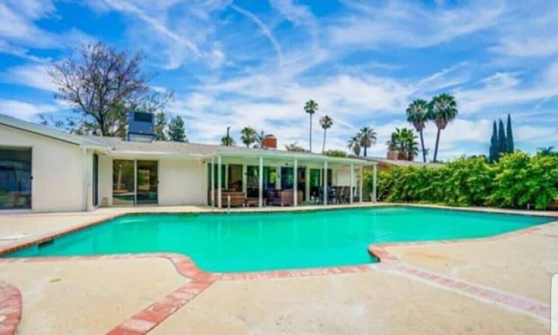 Photo of Outdoor in Woodland Hills