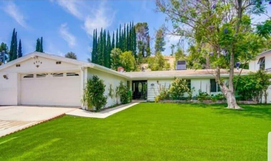 Photo of Outdoor in Woodland Hills