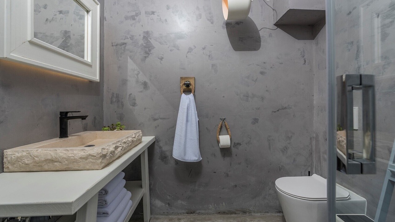 Photo of Bathroom in Tar