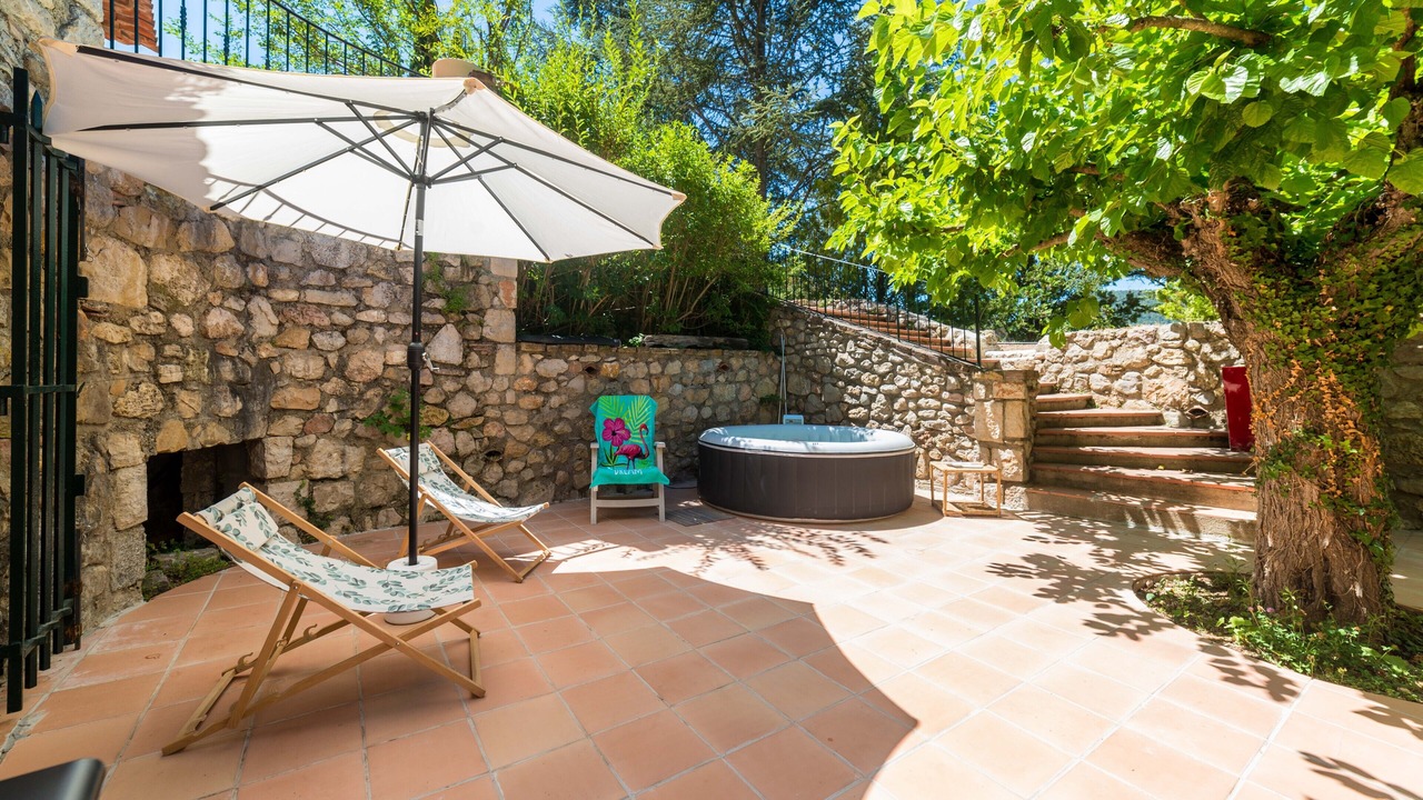 Photo of Patio Balcony in Claviers