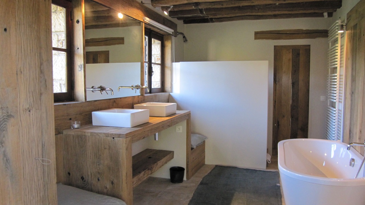 Photo of Bathroom in Behoust