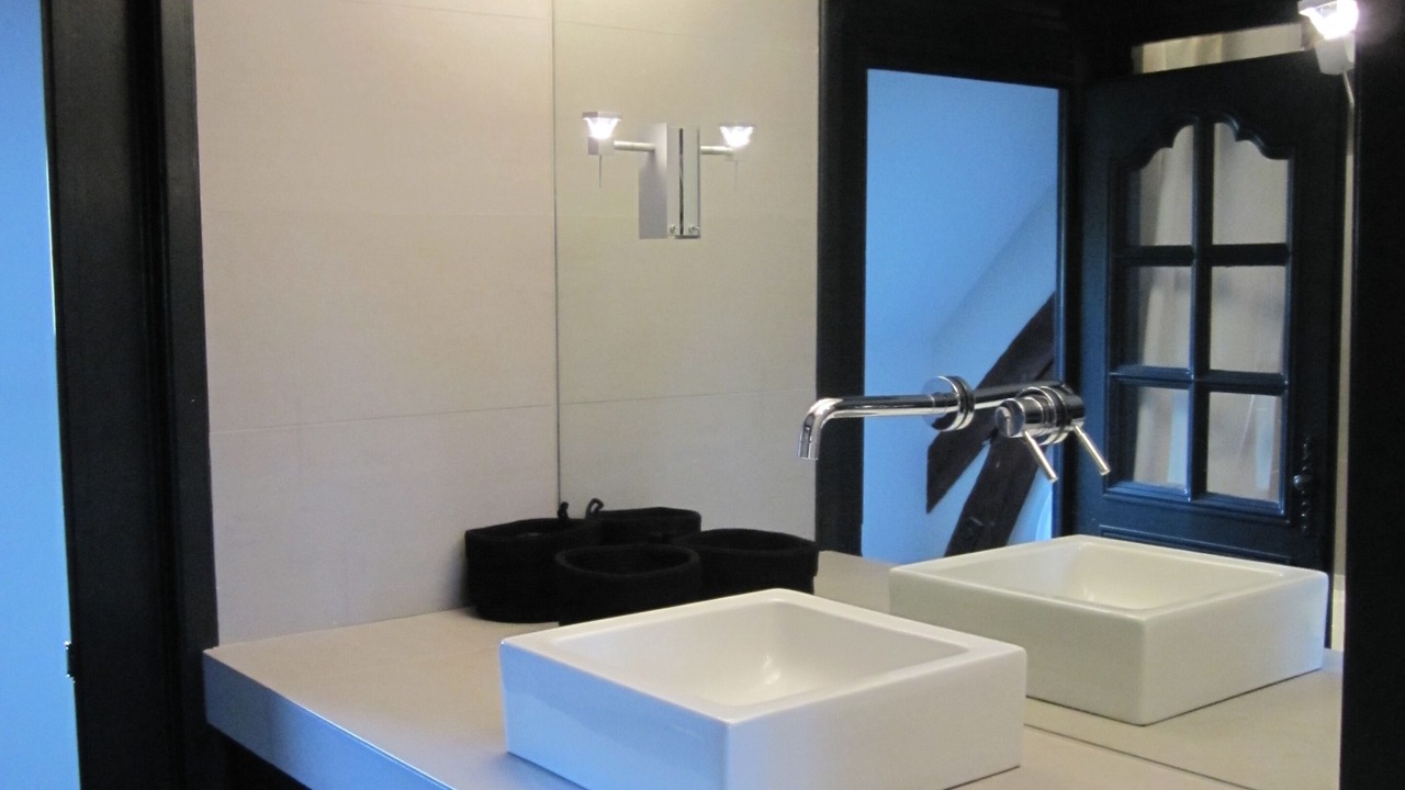 Photo of Bathroom in Behoust