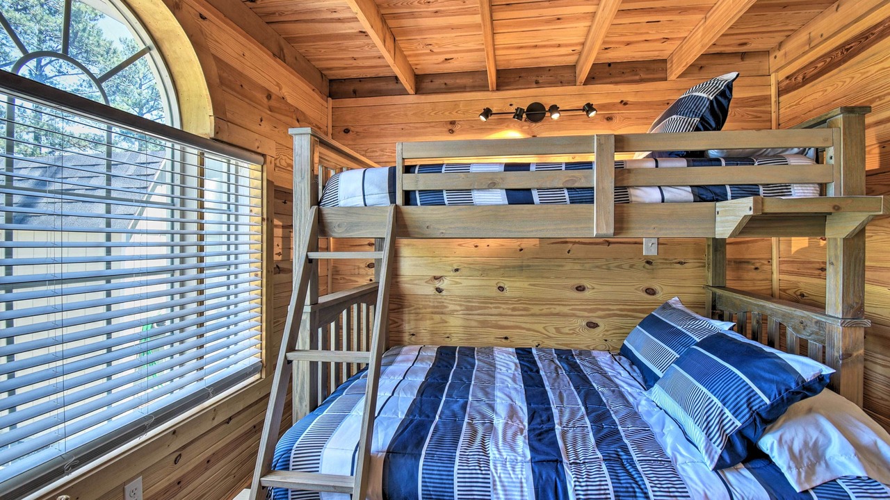 Photo of Bedroom in Deltaville