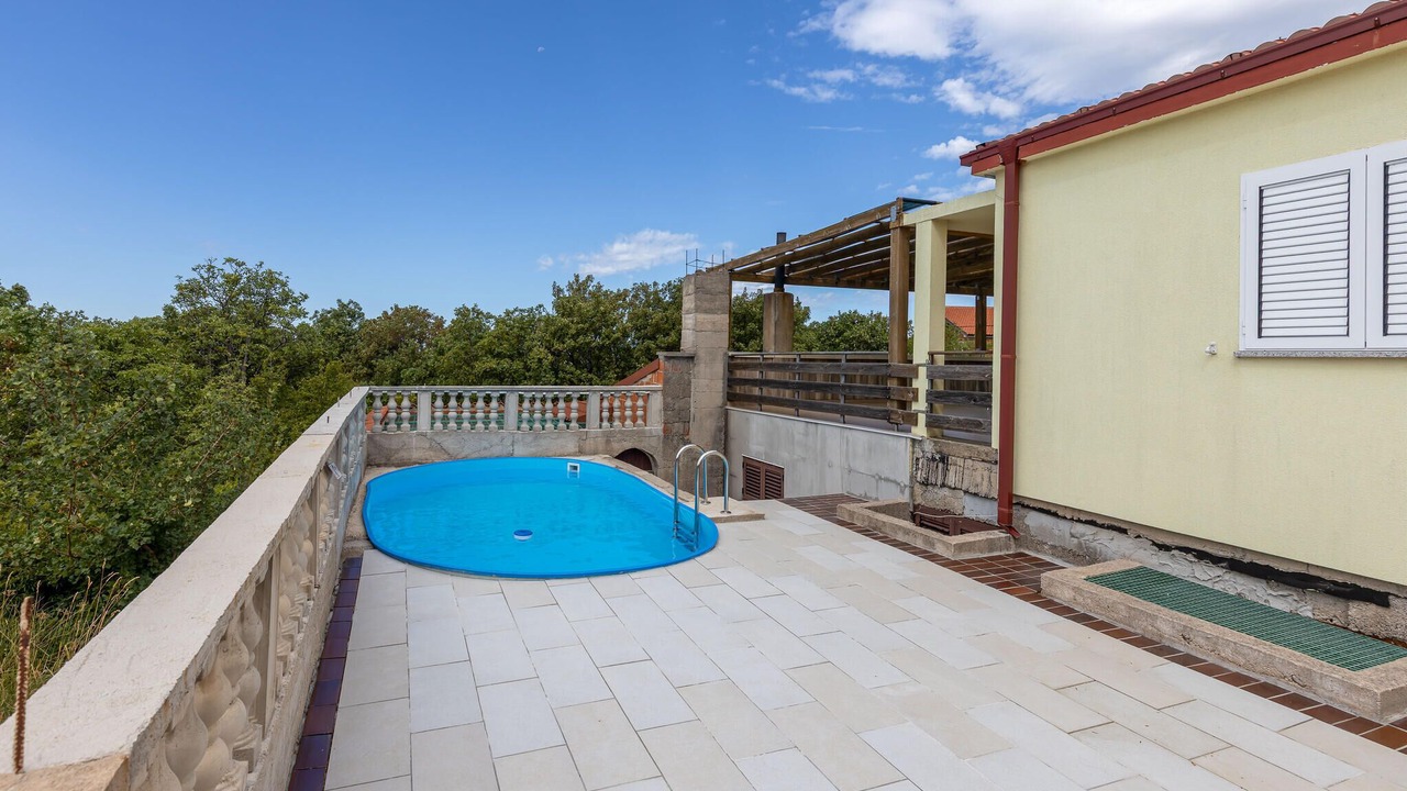 Photo of Outdoor in Smrika