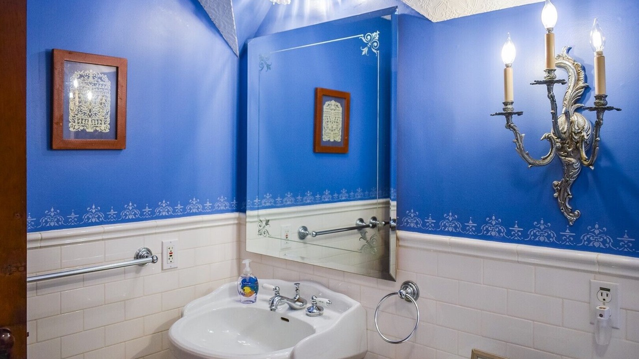 Photo of Bathroom in Inlet