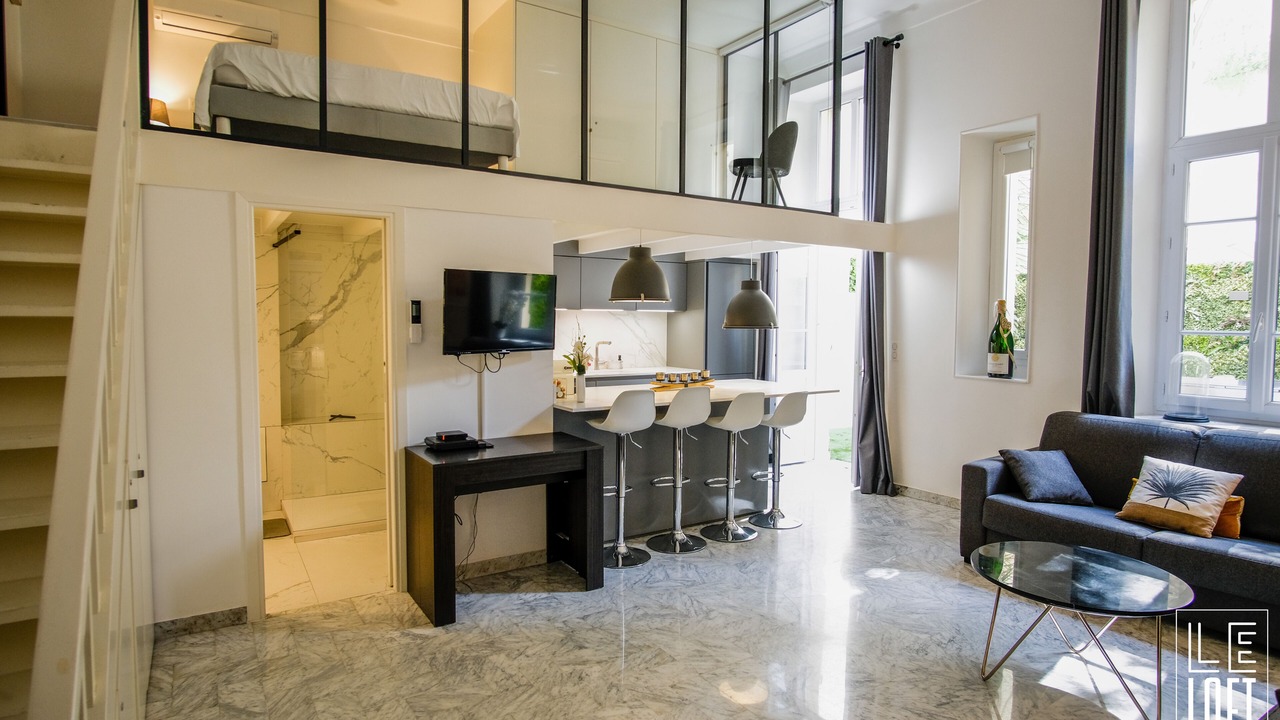 Photo of Others in Carnot