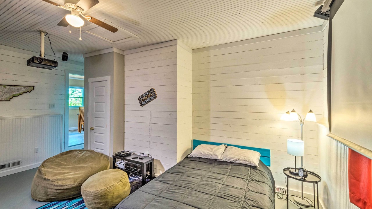 Photo of Bedroom in Byrdstown