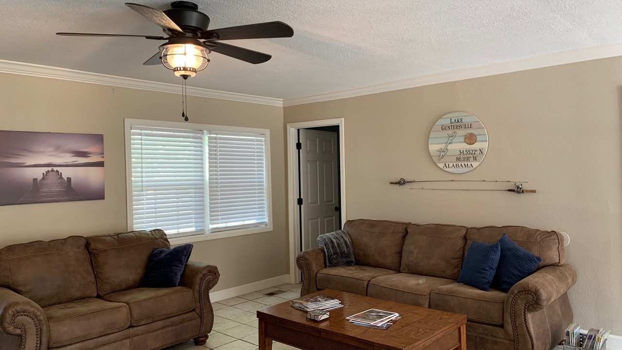 Photo of Livingroom in Guntersville