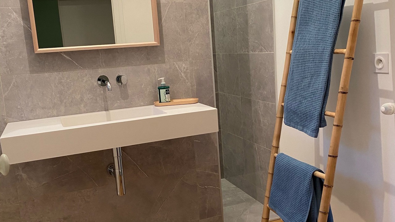 Photo of Bathroom in Givry