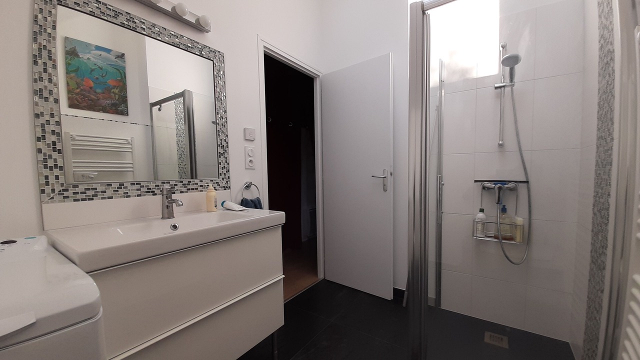 Photo of Bathroom in Berthenay